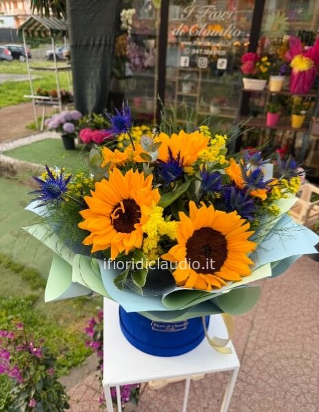 Bouquet del Fiorista in Cappelliera Blu